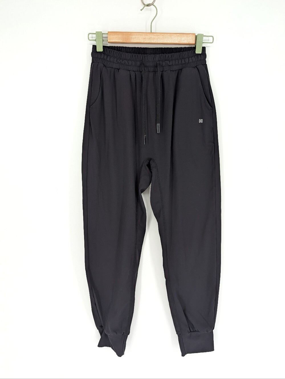 On Cloud Running Womens Black Performance Sweatpant Joggers Medium Workout